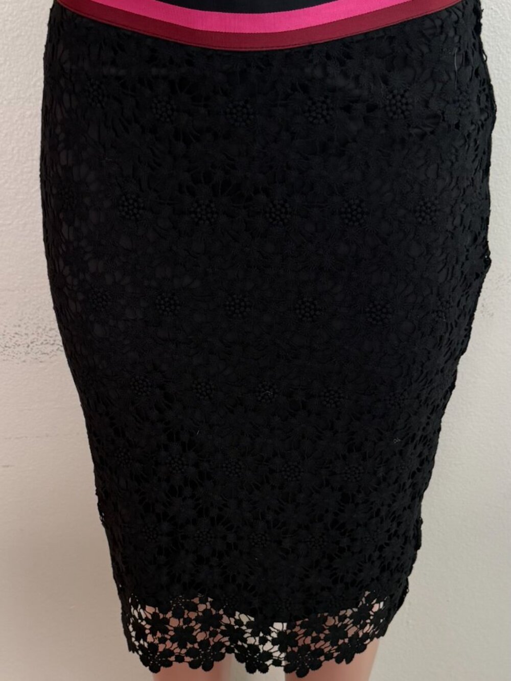 Trina Turk Black Lace Skirt fitted with a pink/raspberry ribbon waist.
